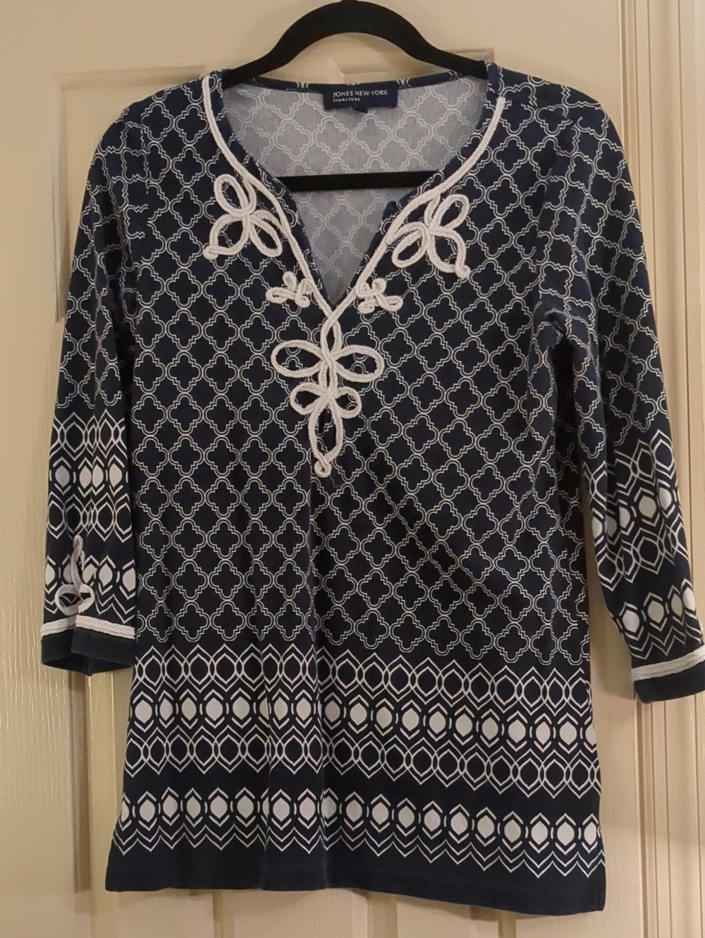Jones New York Navy & White Geometric Embroidered V-Neck Tunic